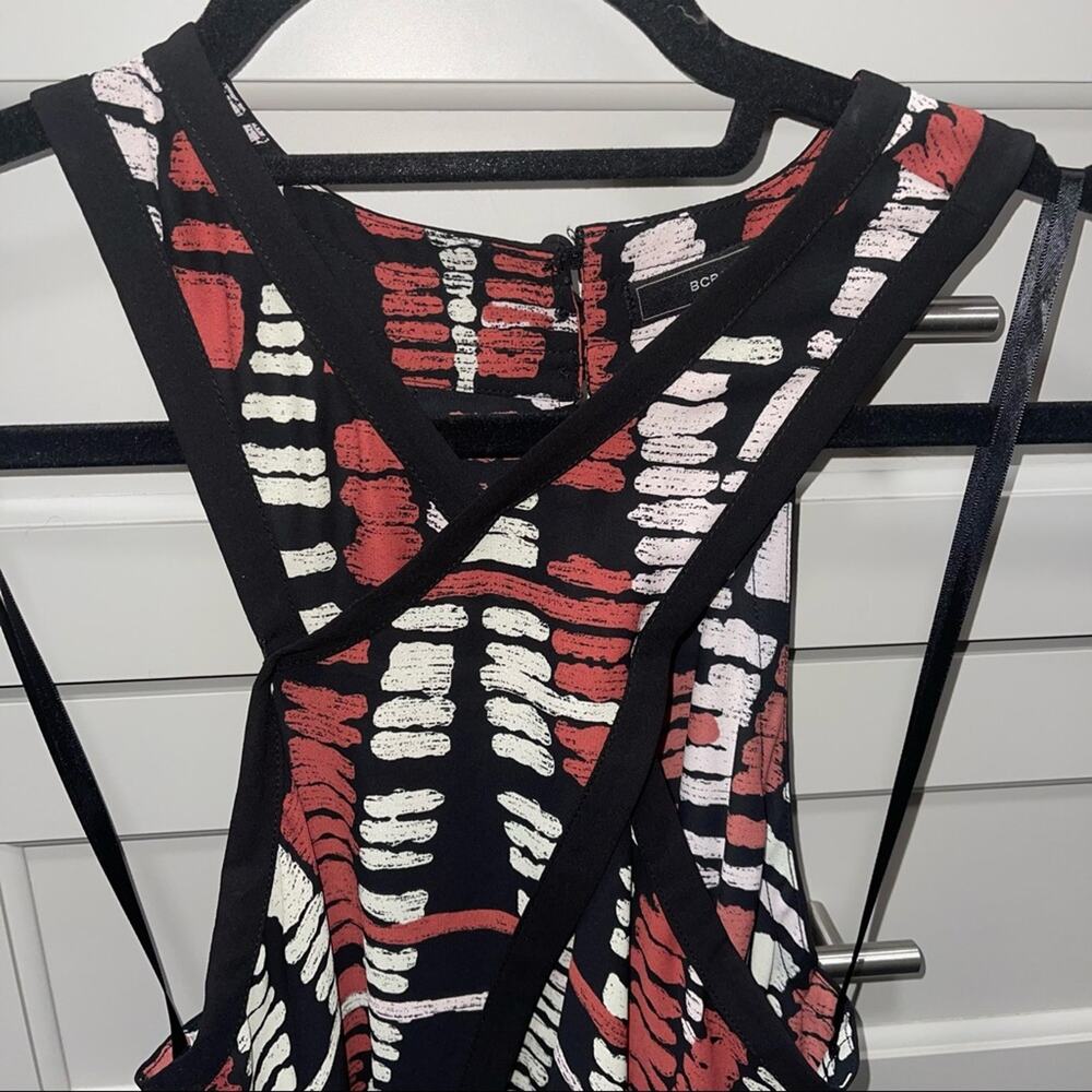 BCBGMAXAZRIA ABSTRACT CHEVRON PRINT HALTER SLEEVELESS ROMPER XS - Picture 8 of 10